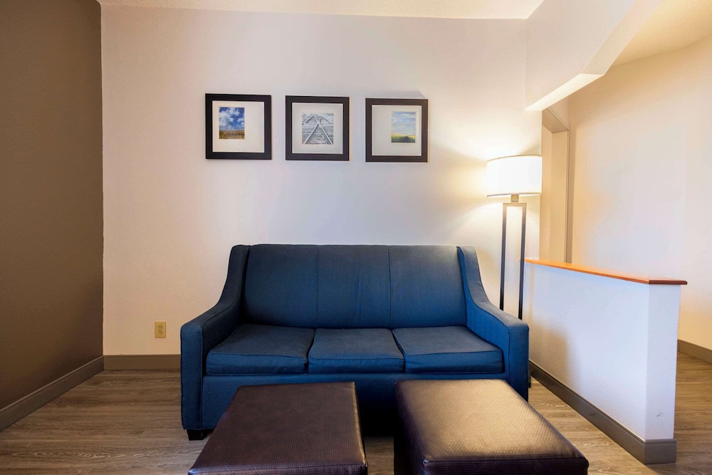 Suite, 1 King Bed, Non Smoking - Photo 14