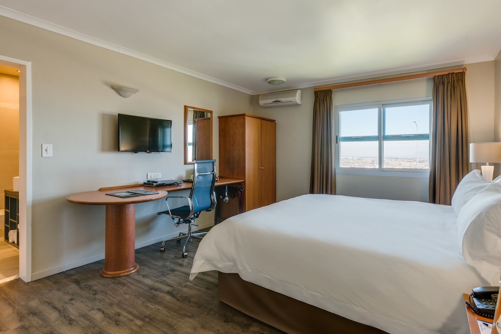 Room, 2 Double Beds, Garden View - Photo 8