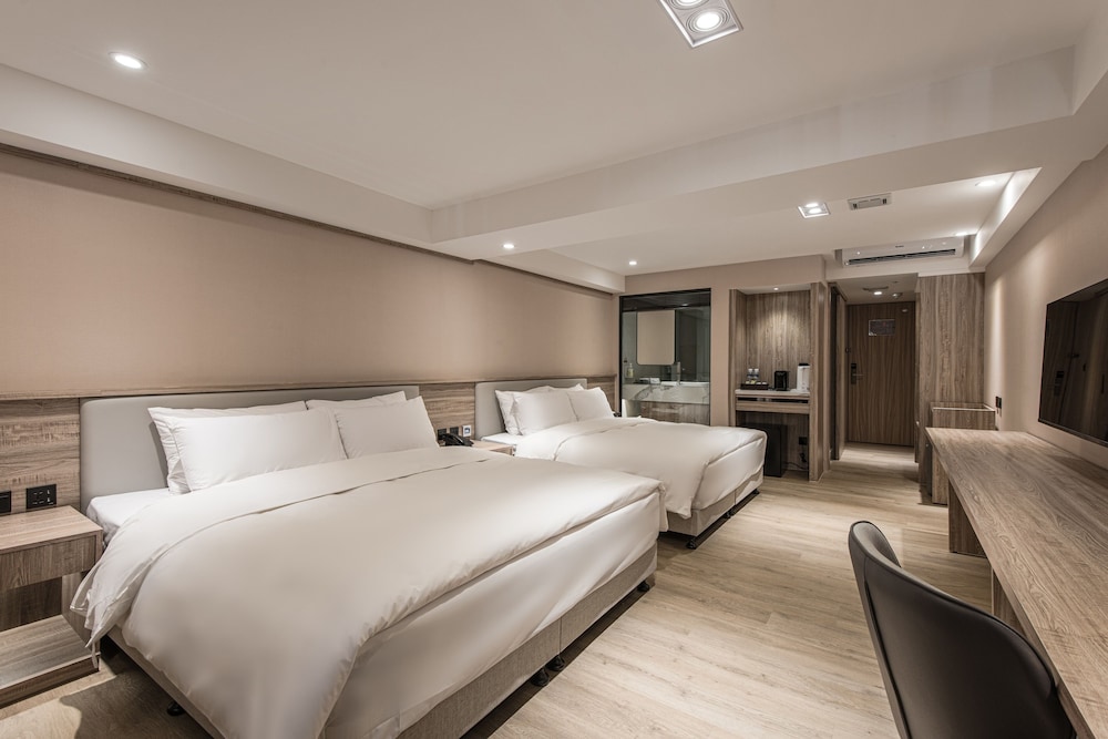 Superior Quadruple Room - Photo 12