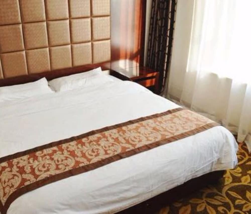 Deluxe King Room photo 2