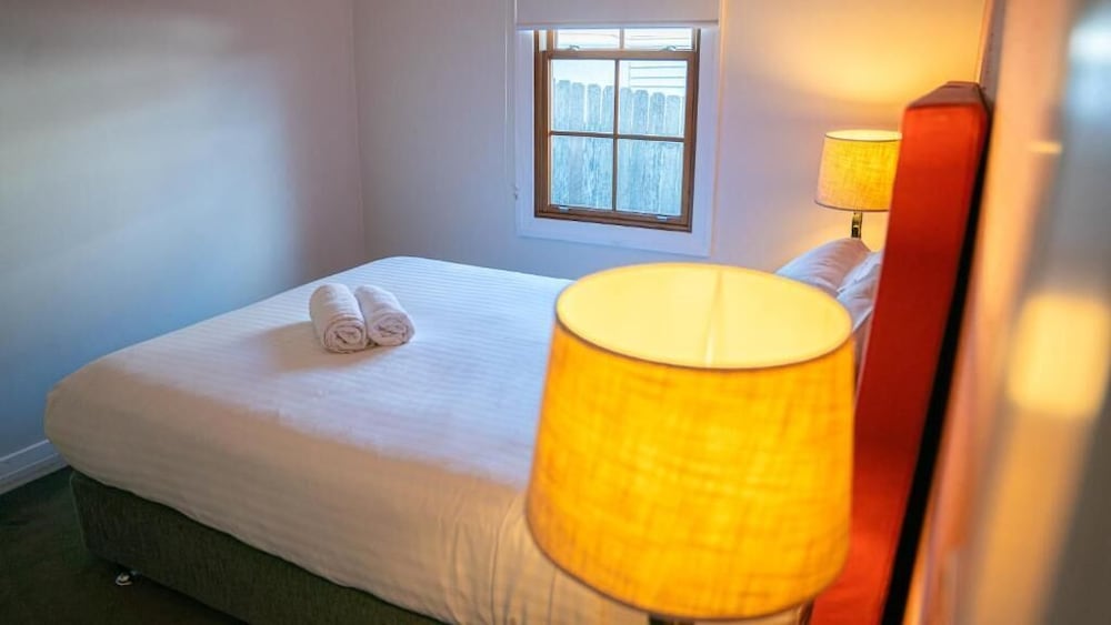 Deluxe King Suite 3