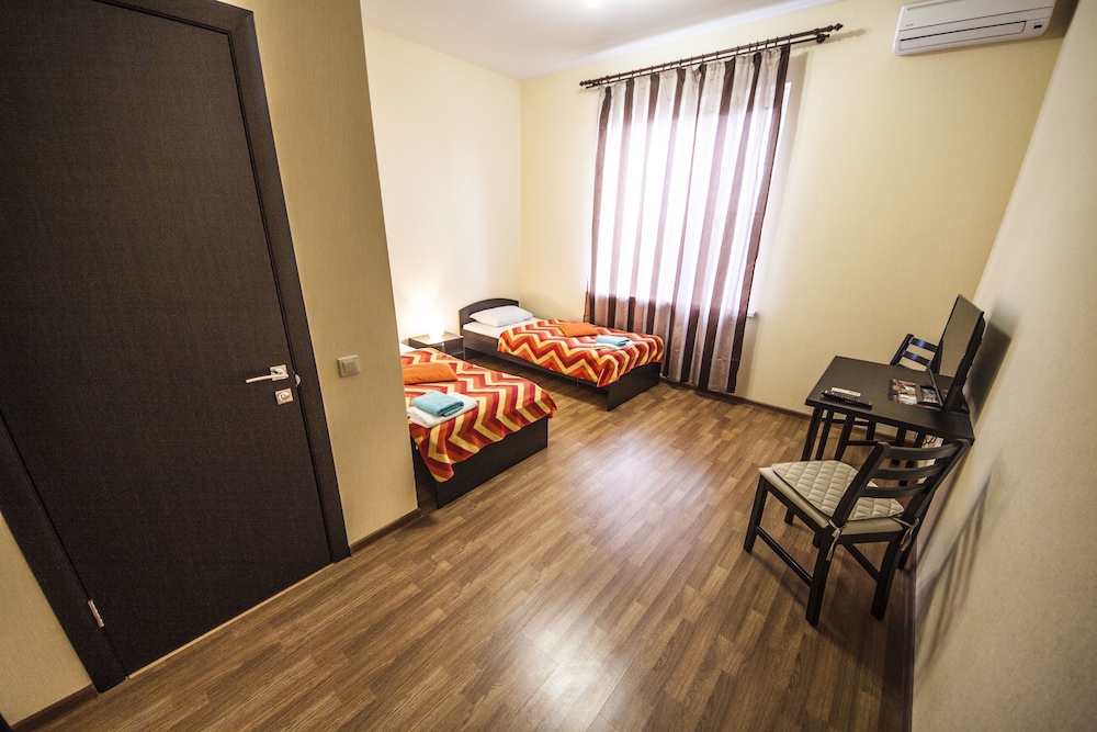 Basic Double or Twin Room photo 2