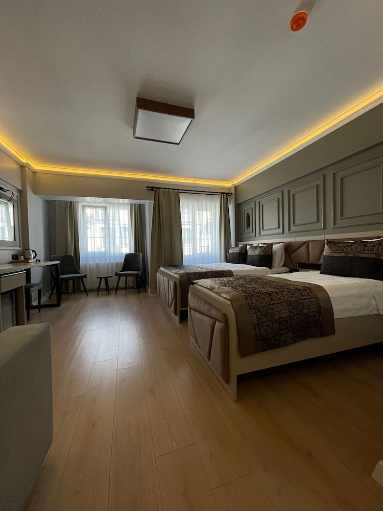 Superior Quadruple Room photo 3