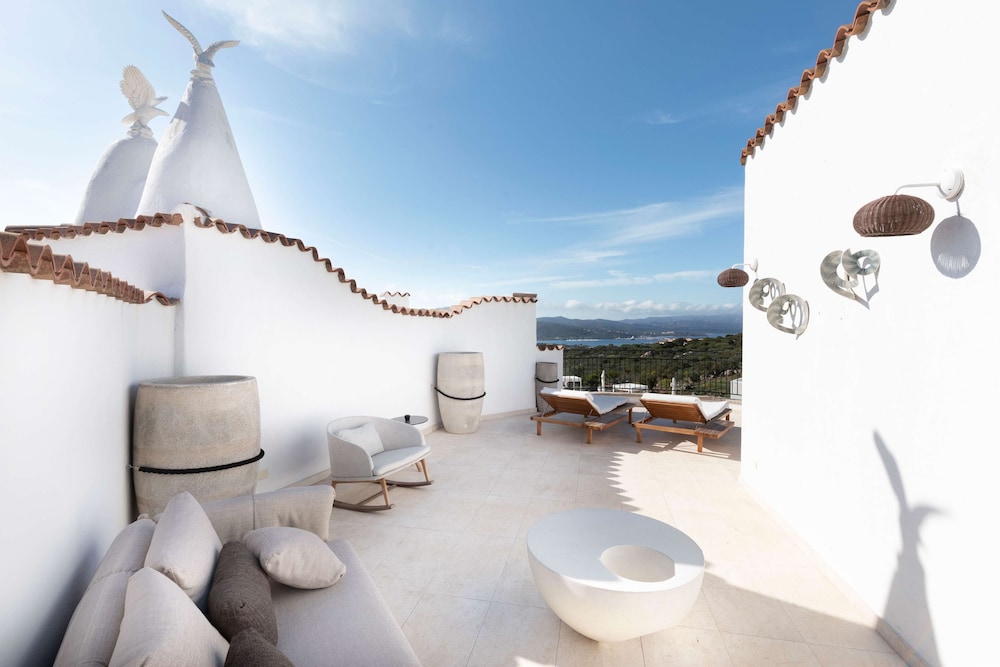 Suite, 1 King Bed, Sea View