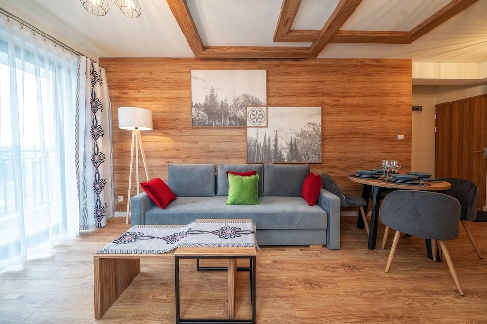 Apartment (C8)