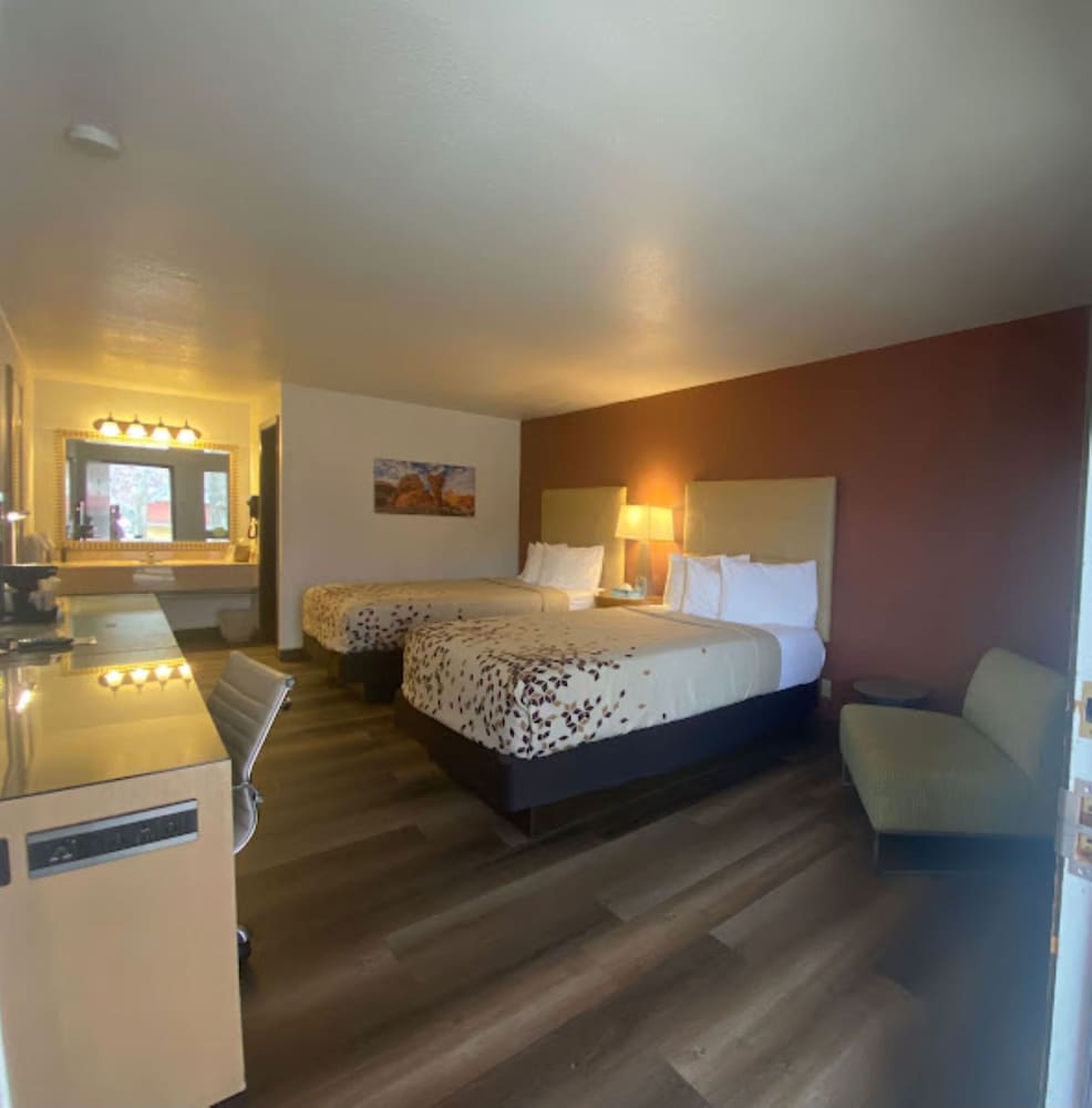 Premium Room, 2 Queen Beds, Non Smoking photo 1