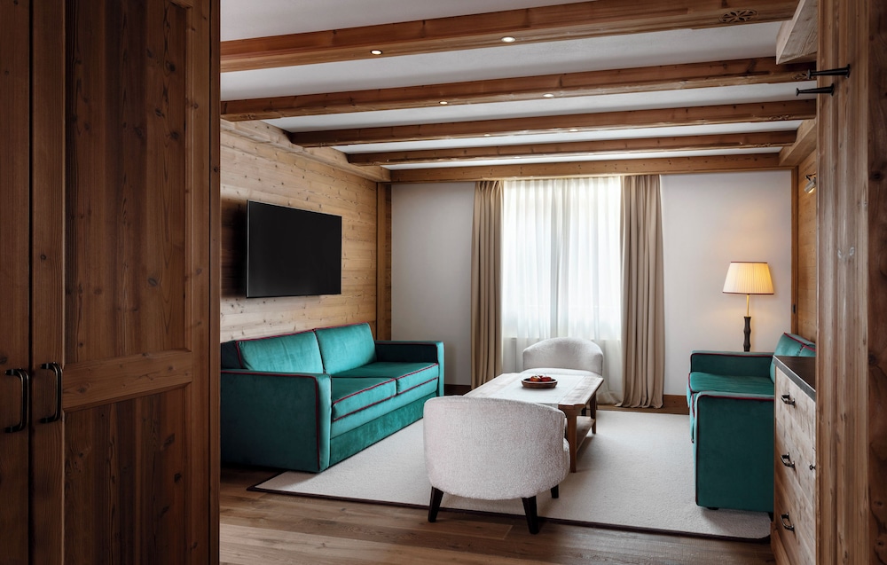 Standard Suite, Multiple Beds - Photo 3