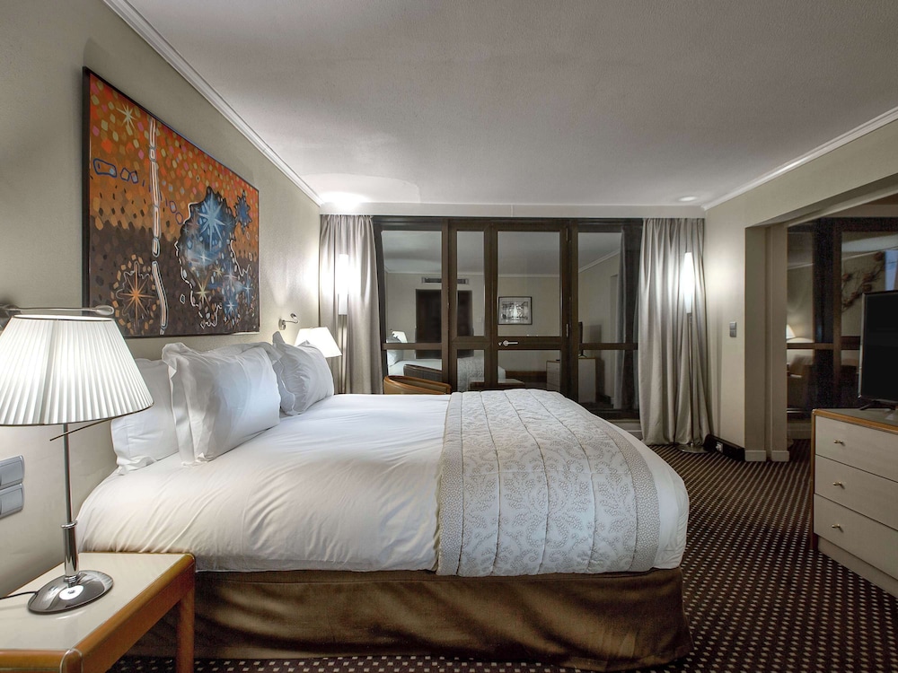 Suite, 1 King Bed, City View (Prestige) - Photo 2