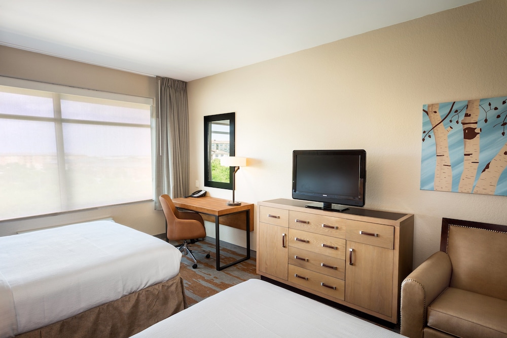Standard Room, 2 Queen Beds - Photo 2