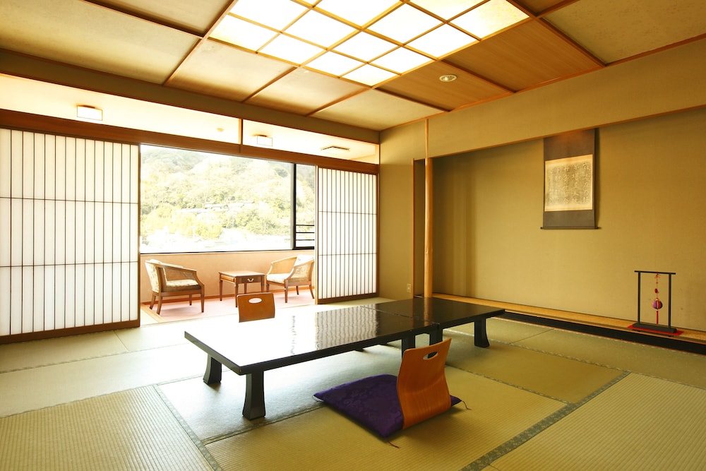 Japanese Style Room with Private Toilet, For 5 People