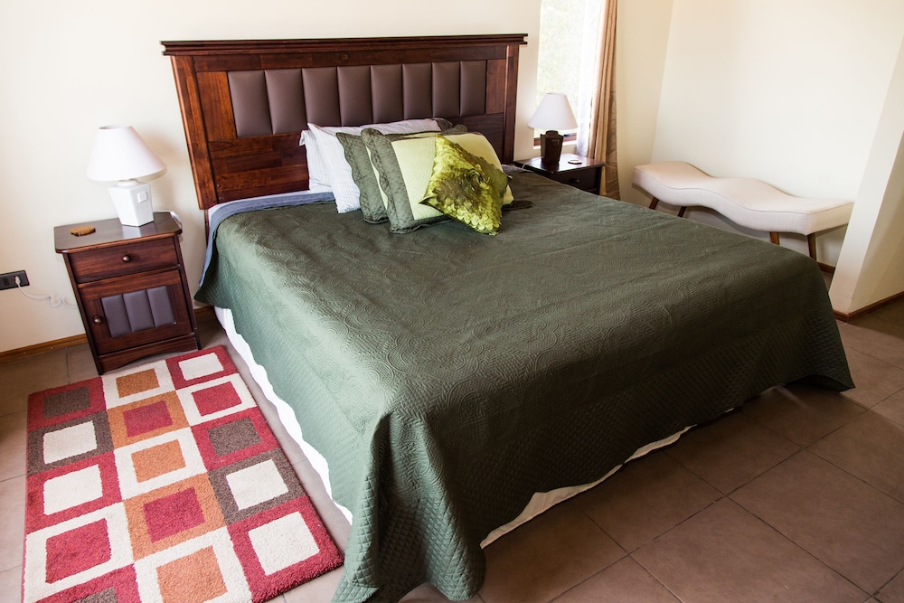 Standard Triple Room, 1 King Bed photo 1