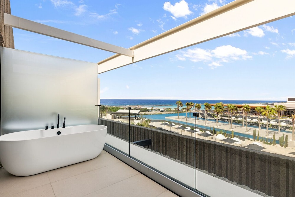 Preferred Club Junior Suite Ocean View King