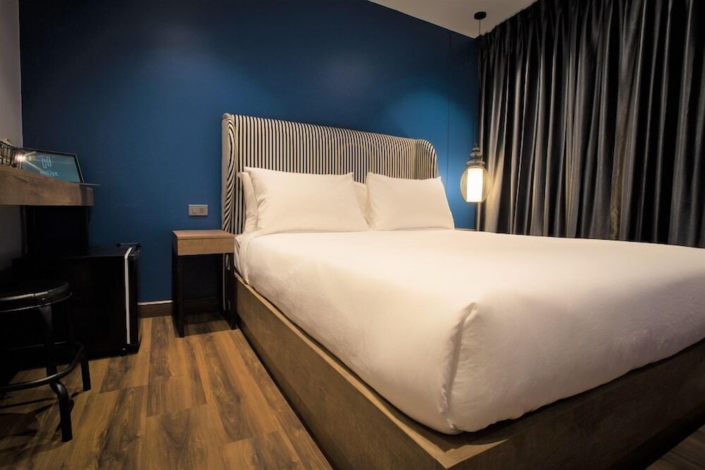 Superior Double Room, Balcony, City View thumbnail 5
