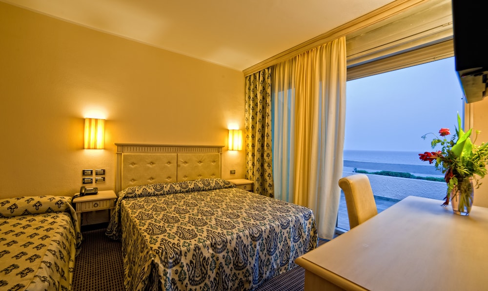 Standard Quadruple Room, 2 Bedrooms, Sea View photo 2