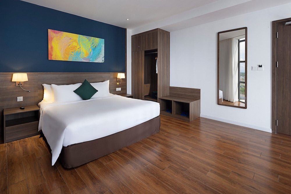 Deluxe Double Room, Pool View - Photo 1