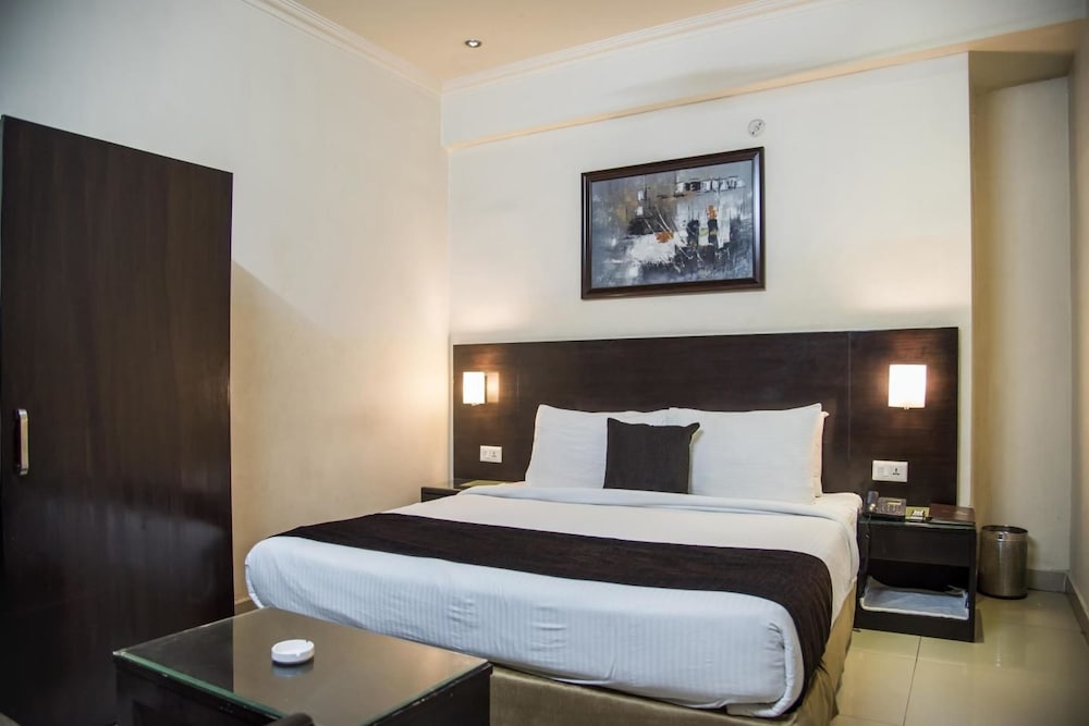 Executive Room, 1 Double Bed, Smoking photo 2