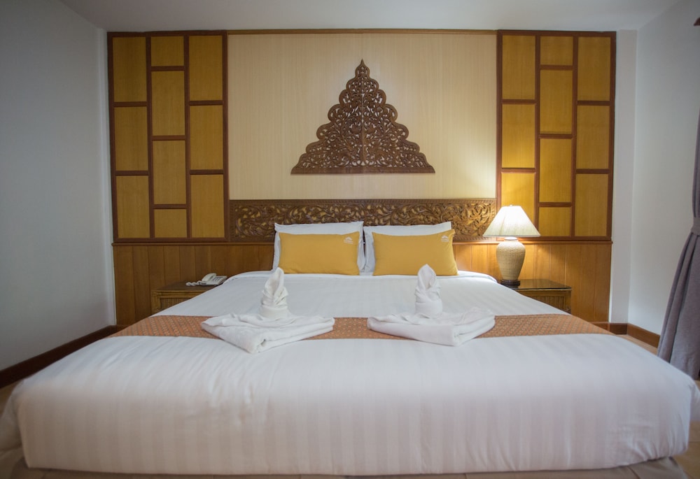 Room, 1 King Bed, Pool View photo 3