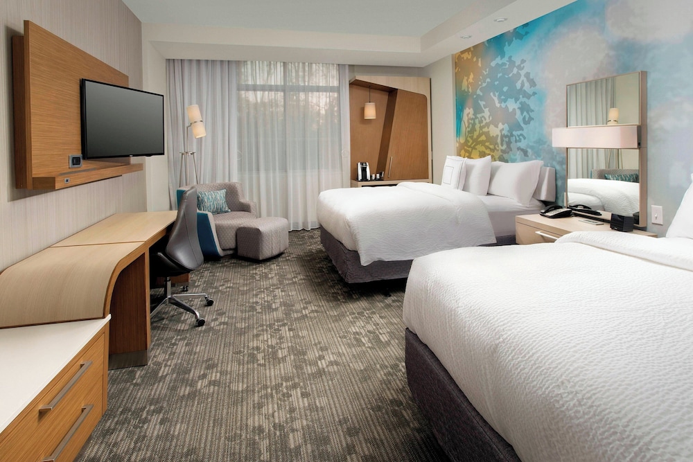 Room, 2 Queen Beds (Mobility/Hearing Access, Roll-In Shwr) photo 1