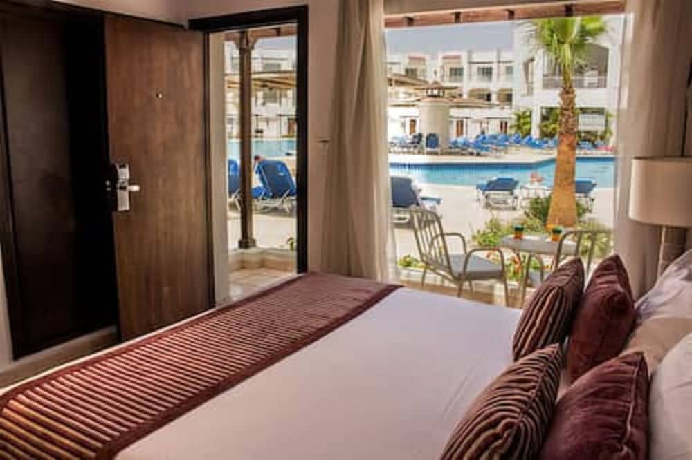 Standard Double Room, Pool View - Photo 2