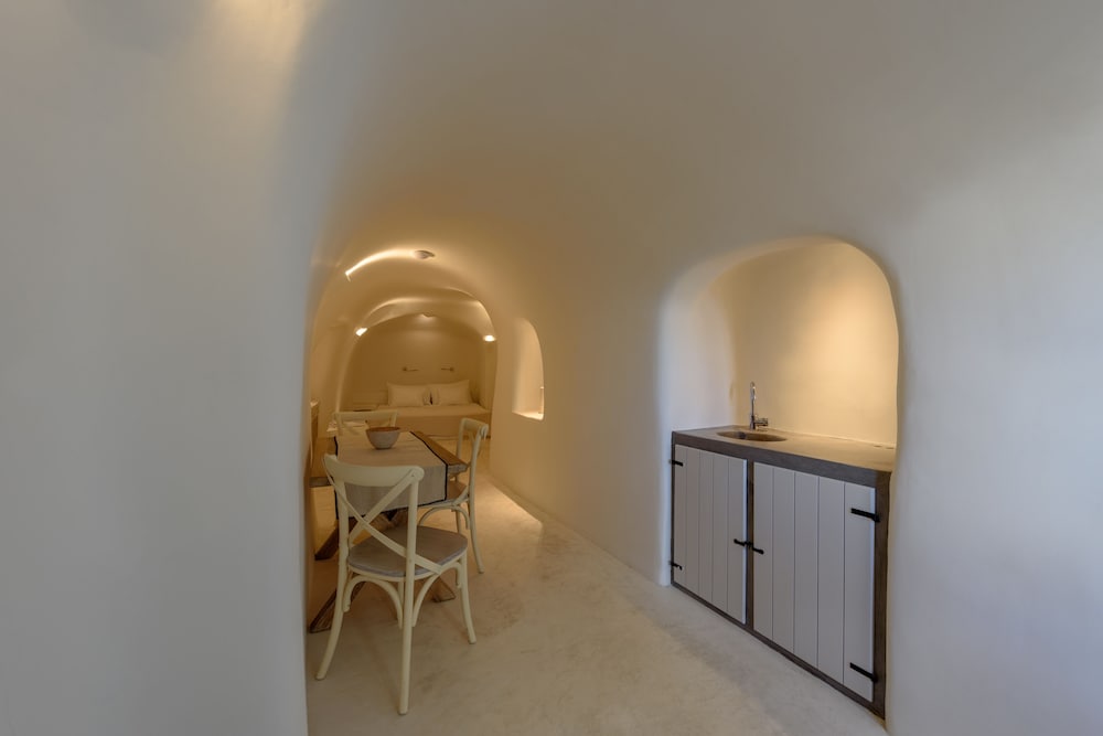 Suite with Indoor Outdoor Hot tub Terrace with Caldera View - Photo 9