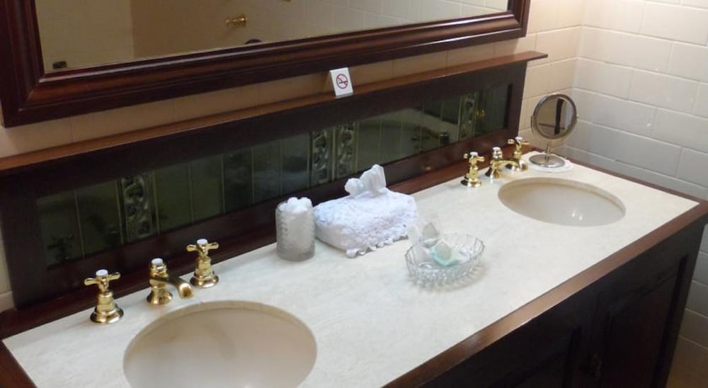 Traditional Suite, 1 Queen Bed, Jetted Tub (Adults Only) photo 3