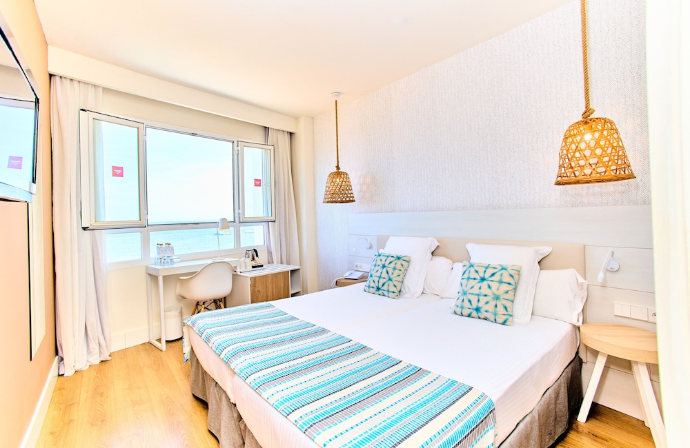 Deluxe Room, Sea View (Quadruple)