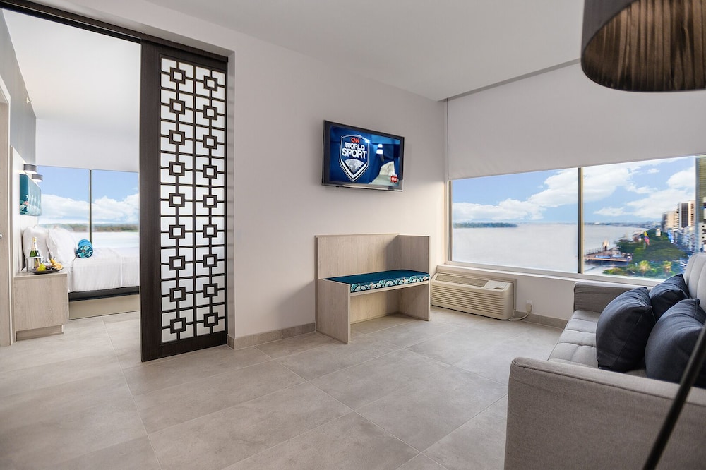 Suite, 1 King Bed