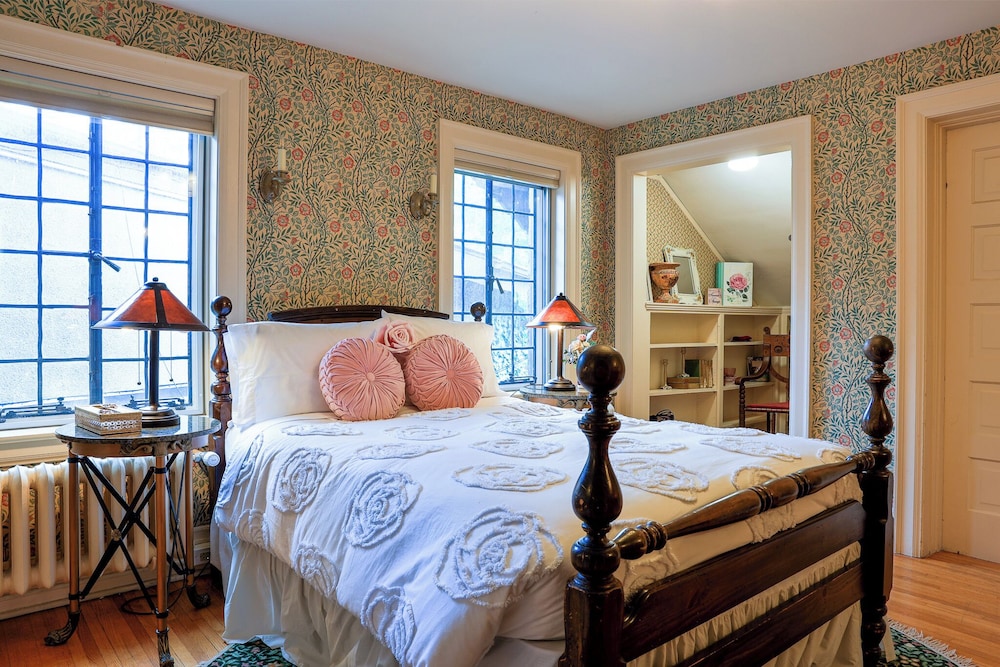 1 Double Bed, Private Bathroom (Porch) photo 1