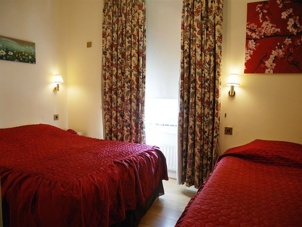 Standard Triple Room, Ensuite photo 1
