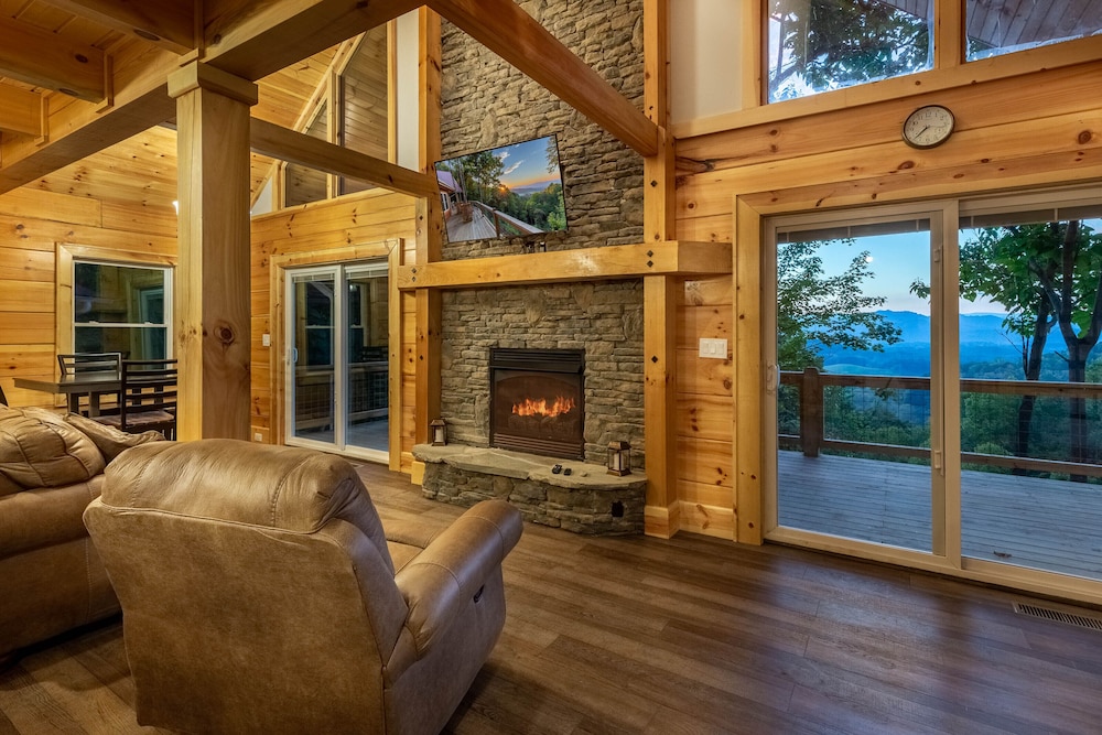Comfort Cabin, 2 Bedrooms, Patio, Mountain View
