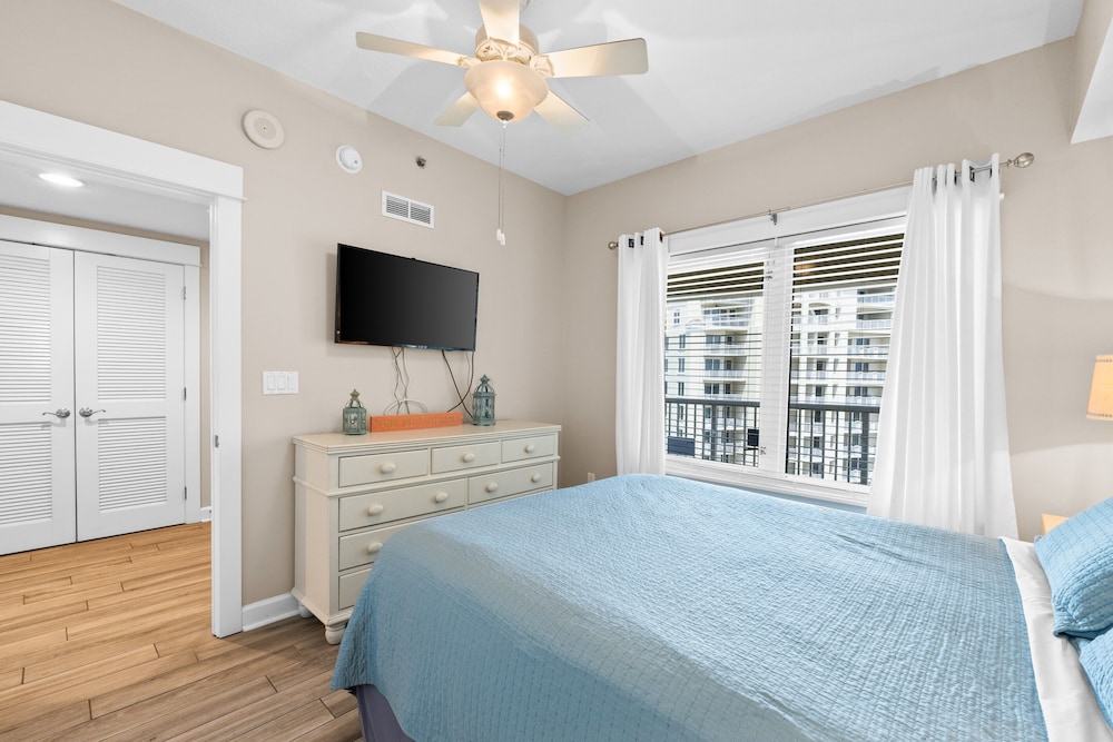 Condo, 2 Bedrooms (1707)