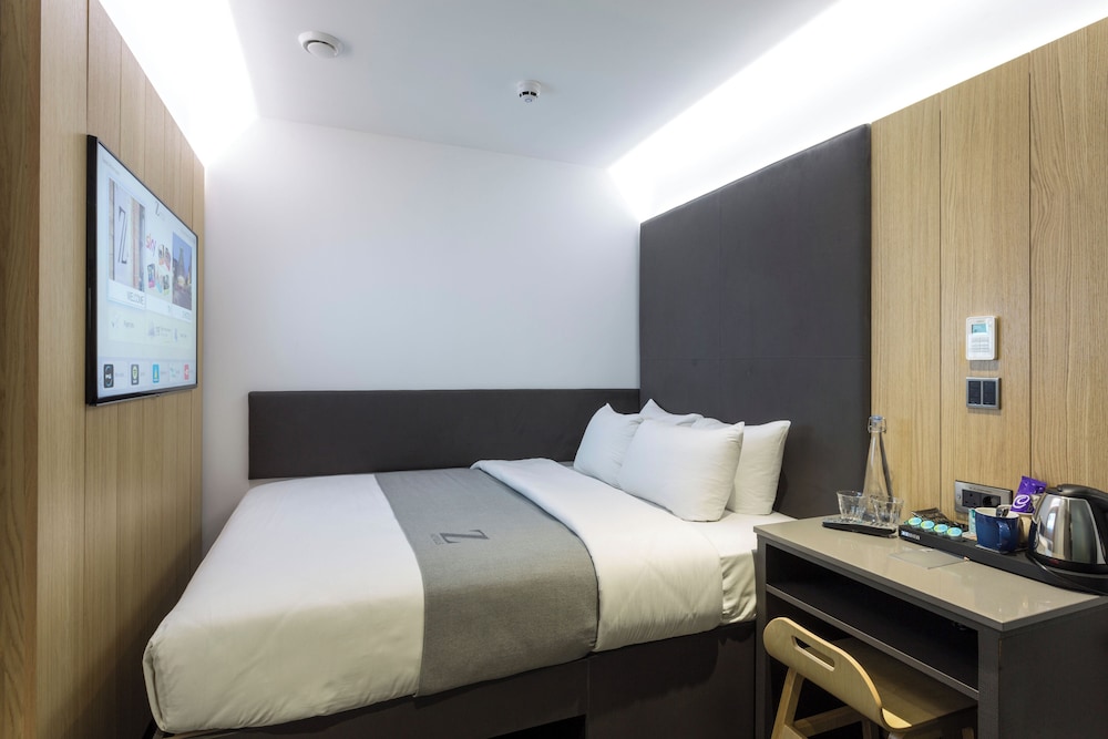 The Z Hotel City - Photo 8