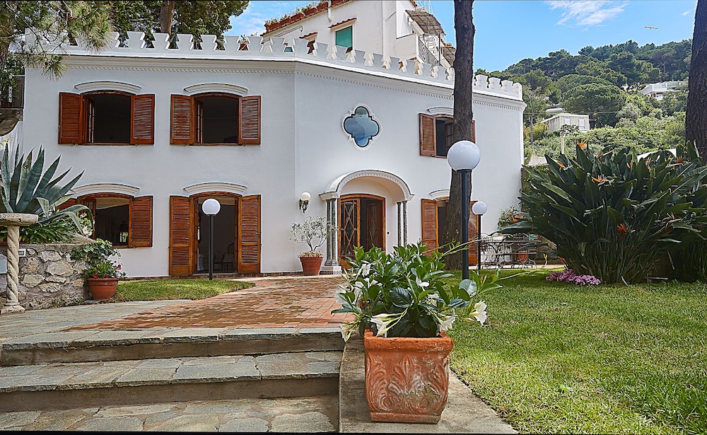 Villa Royal Blue