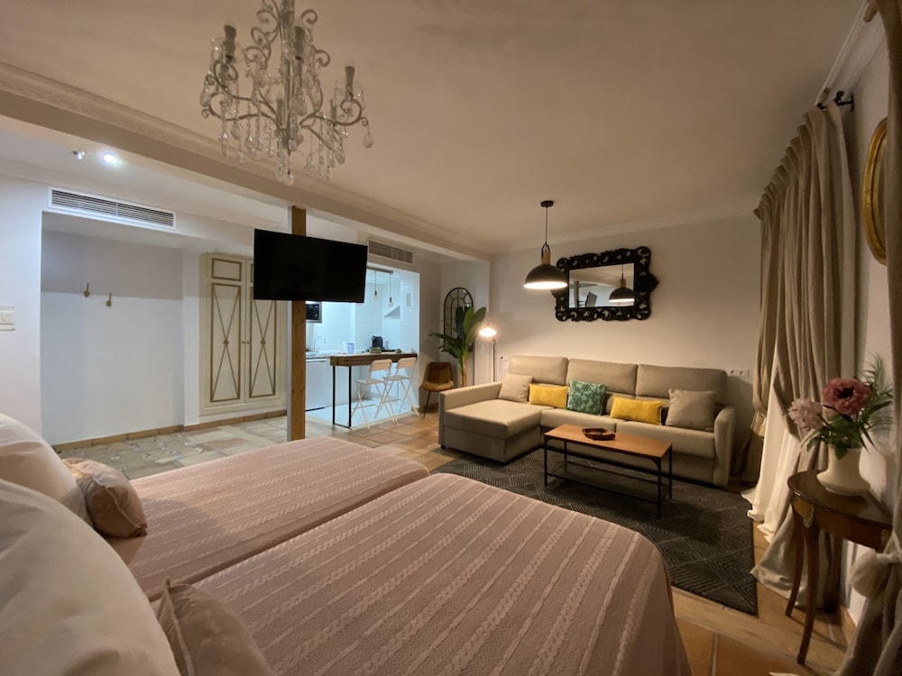 Exclusive Apartment - Photo 2