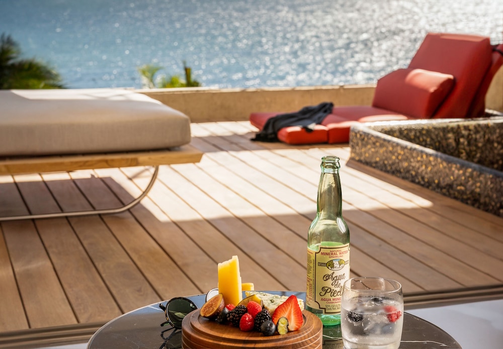 Ultra Corner Suite Ocean Front