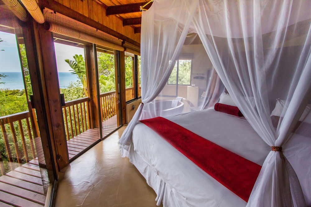 Suite, 1 King Bed, Ocean View photo 1