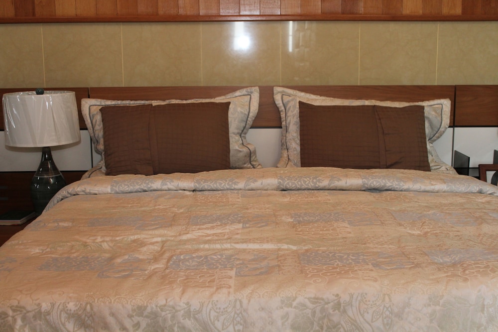 Business Room, 1 King Bed, City View, Poolside photo 1