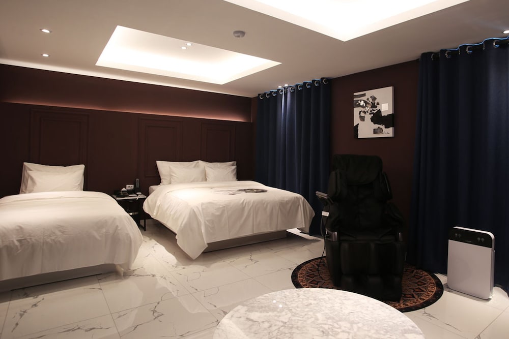 C Premium Room - Photo 3