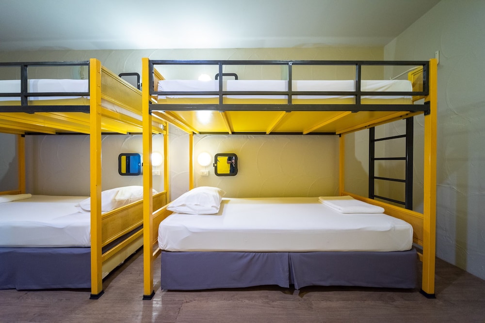 2 Bed In Mixed 4 Beds Dormitory Room - Air Con photo 3