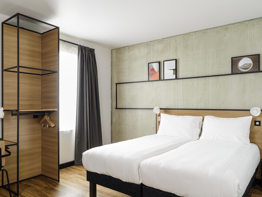 Accessible Twin Room with wet room Ensuite