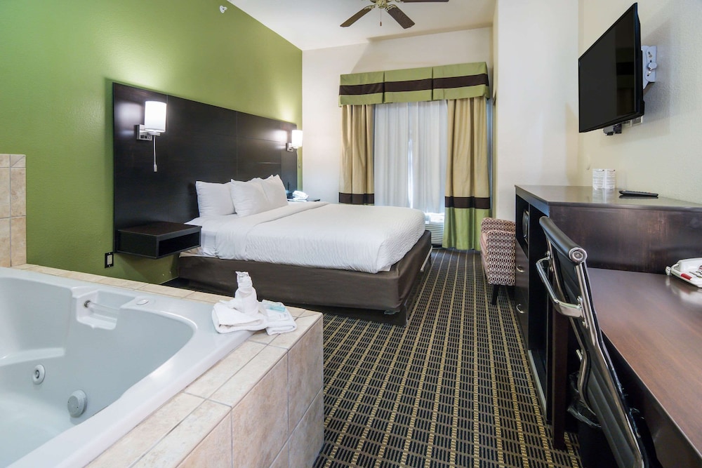 Suite, 1 King Bed, Non Smoking, Hot Tub - Photo 4