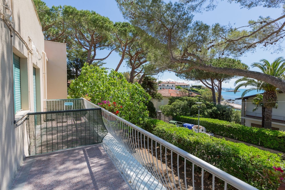 Double Room Single Use, Shared Bathroom, Sea View photo 1