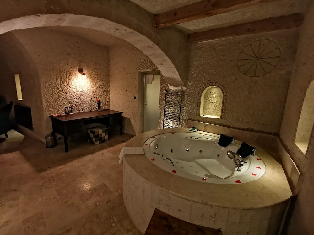 Royal Cave Suite - Photo 4