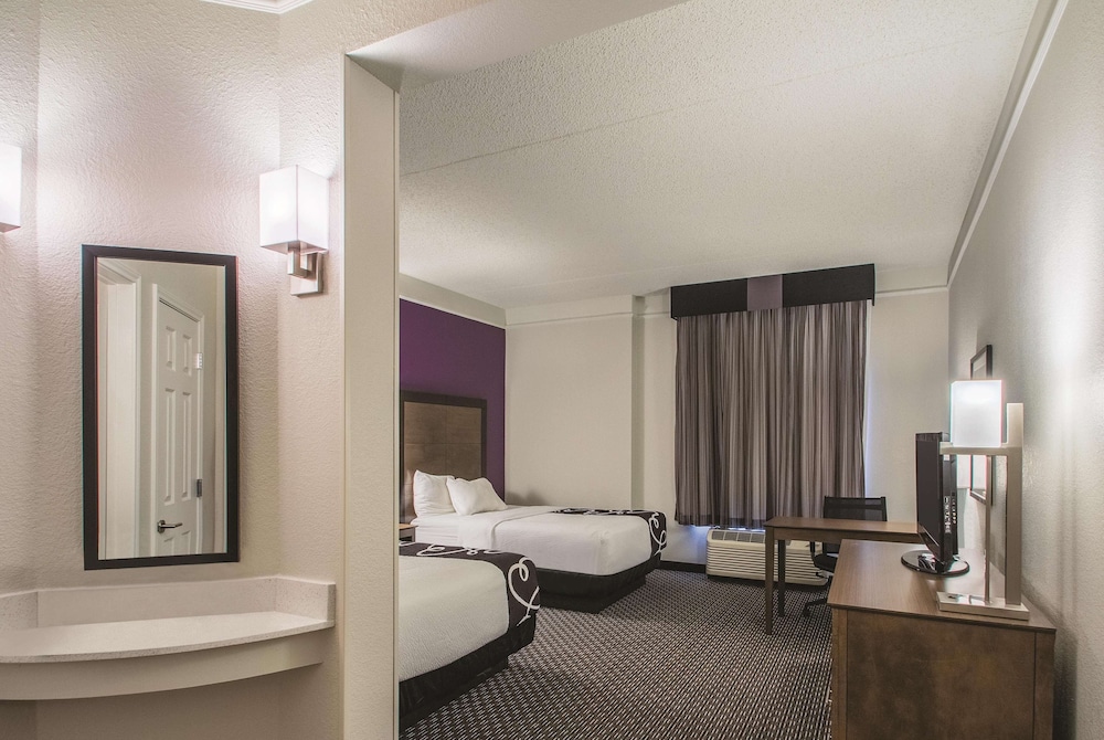 Room, 2 Double Beds, Non Smoking - Photo 3