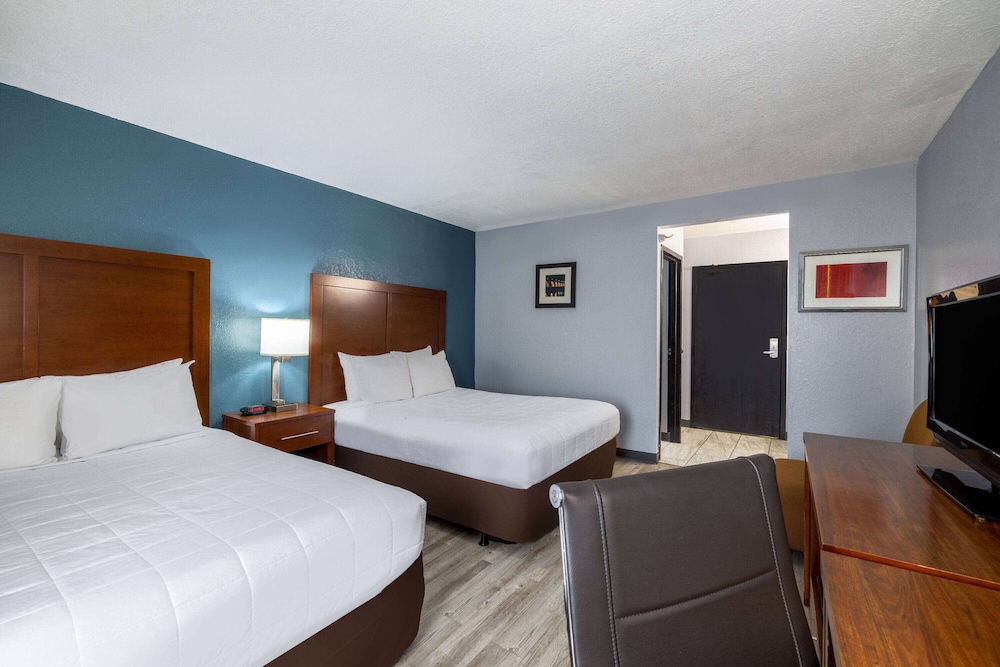 Room, 2 Double Beds, Non Smoking - Photo 2