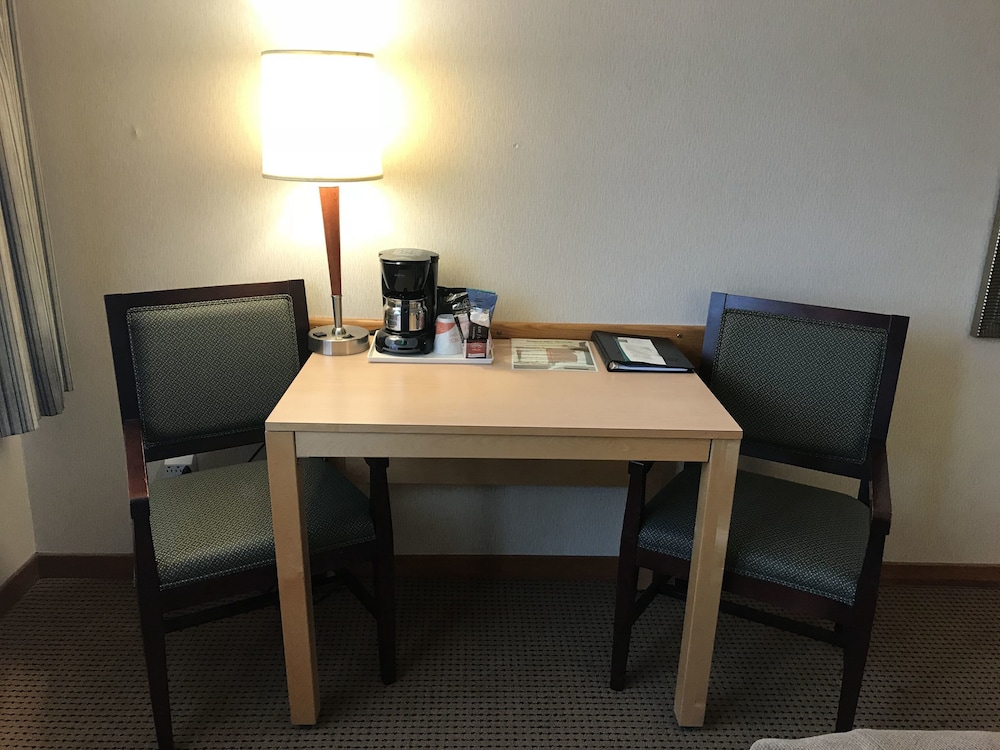 Business Room, 2 Queen Beds, Non Smoking - Photo 4