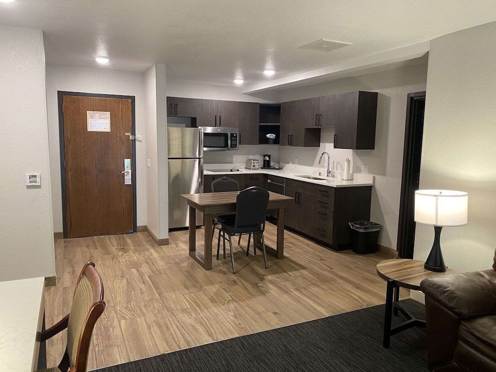 Suite, 1 King Bed, Non Smoking, Lake View - Photo 1