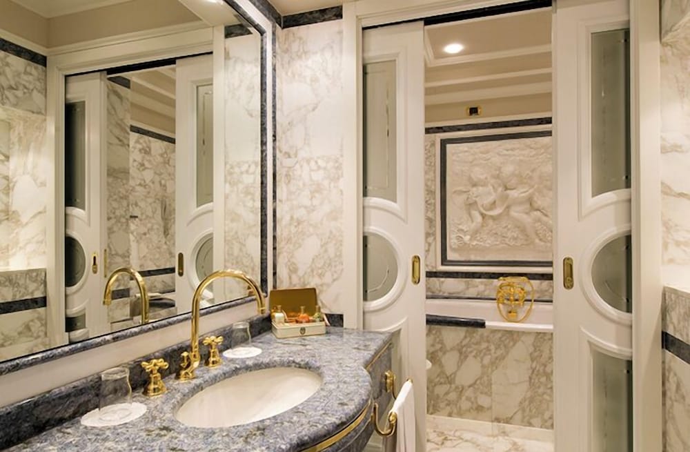 Presidential Suite Maxi, con vasca idromassaggio sul terrazzo e vista lago photo 3