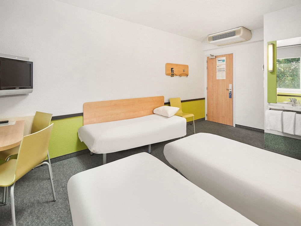 Standard Triple Room, 3 Twin Beds - Photo 2