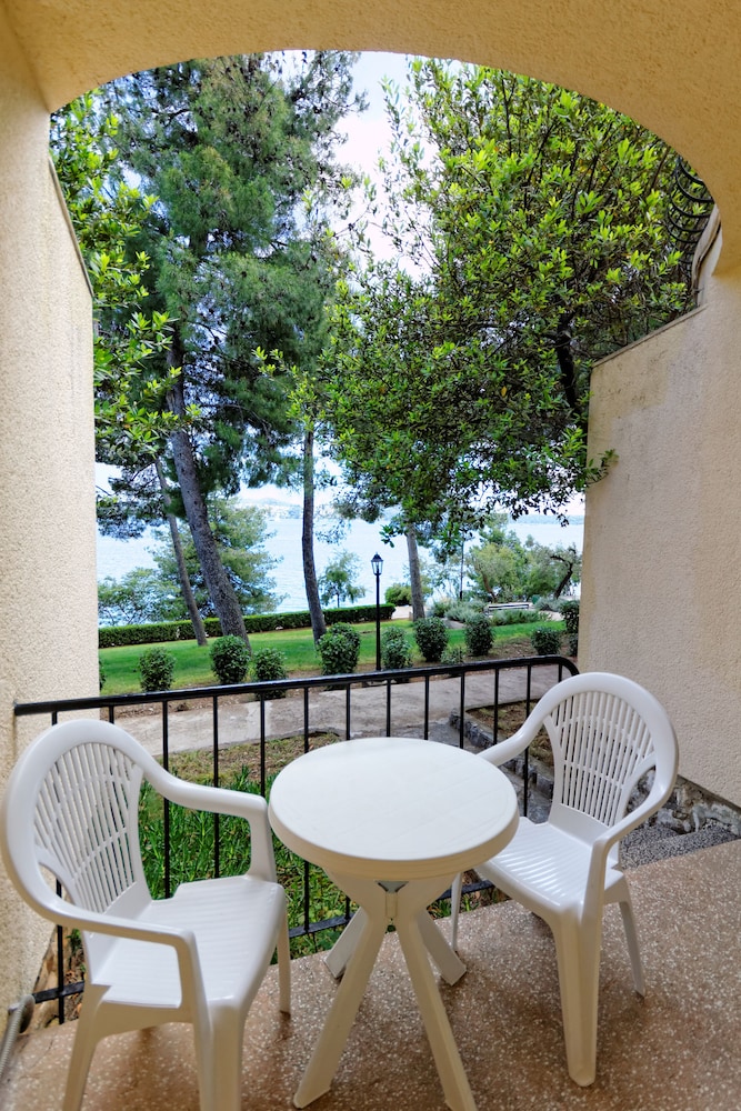 Standard Double or Twin Room, Sea View - Photo 4
